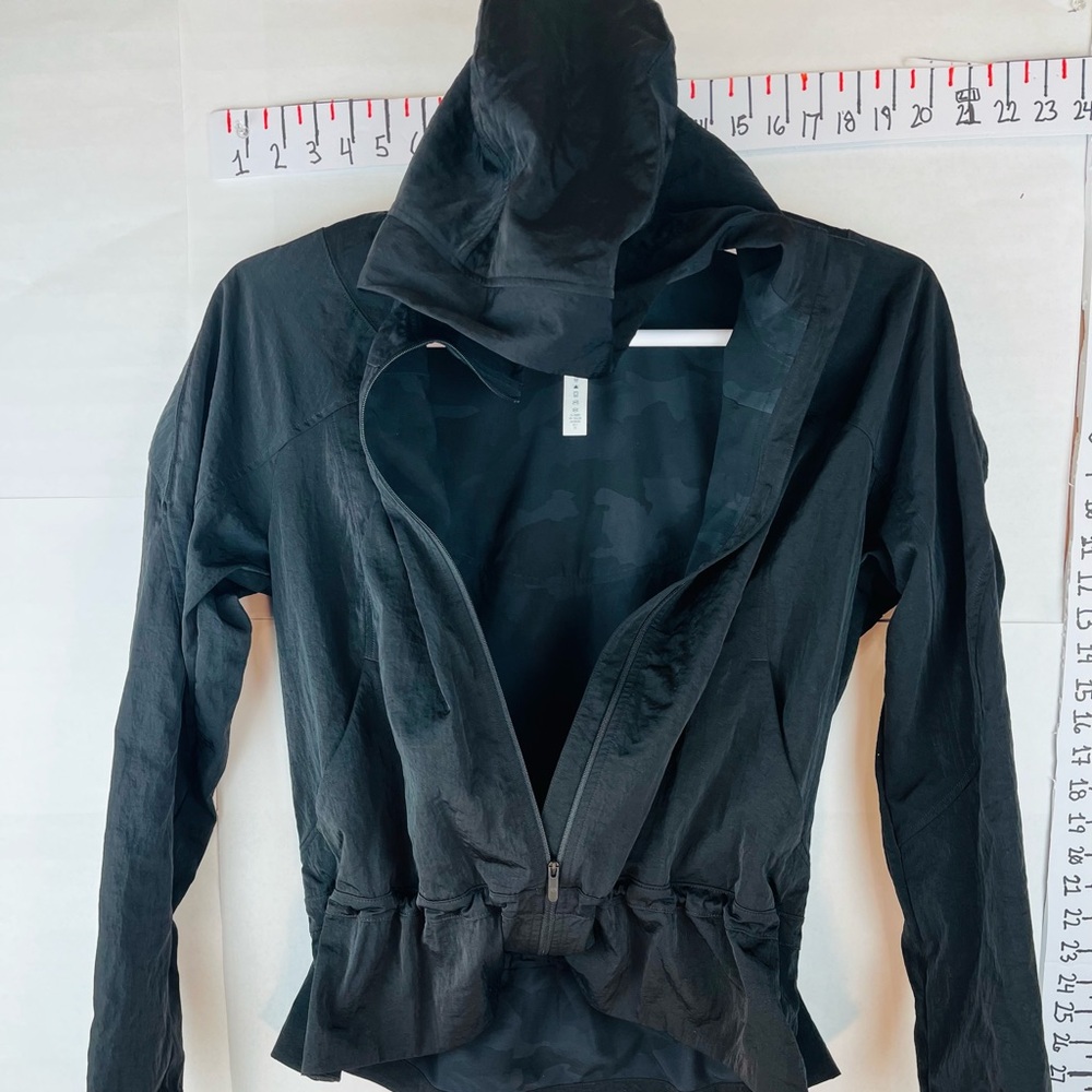 Women’s Size 8 lululemon athletica Black Utility Jacket Polyester Fall/Winter